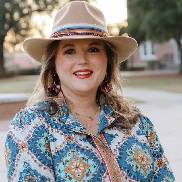 Lindsay, Co-Founder of The Golden Standard